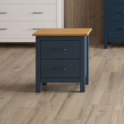 Comodino Miranda 2 cassetti in legno massiccio blu e top pino
