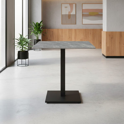 Set 2 tavoli Elora 70x70 con piano in ceramica effetto marmo grigio e gambe nere