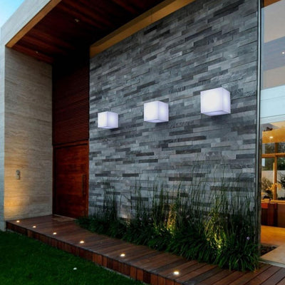 WALLY SQUARE 18X18X18 SOLAR  OUTDOOR USE  WHITE LIGHT