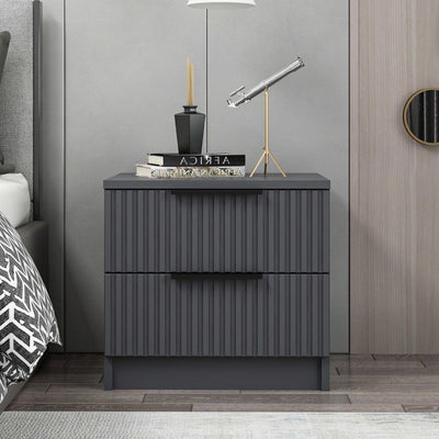 Comodino Kale con 2 cassetti a filo effetto cannettato colore antracite