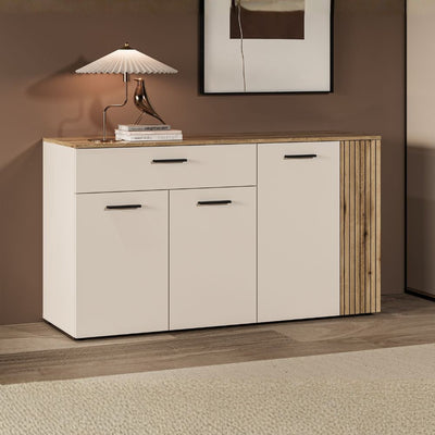 Credenza Frezo03 con 4 ante con dettaglio a listelli verticali e 1 cassetto colore cashmere e rovere evoque