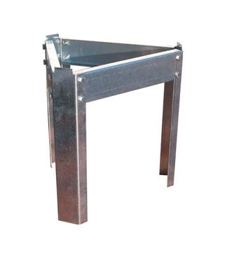 Piedistallo zincato per damigiane lt100