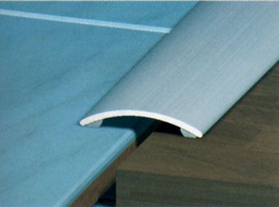 Coprisoglia in alluminio anodizzato adesivo mm.30x2700 SPSE0030AAA27A
