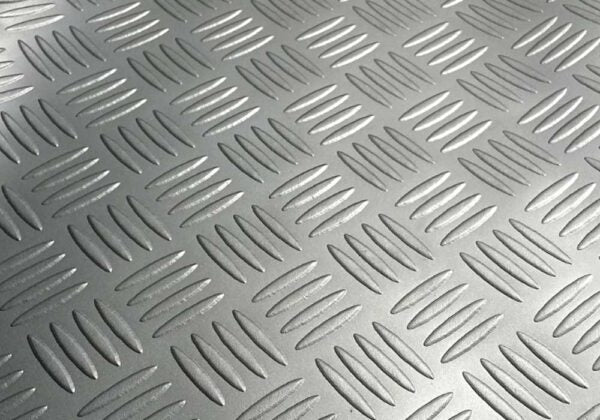 Pavimento PVC effetto lamiera mandorlato mm 1,3 h. 1 mt silver grey