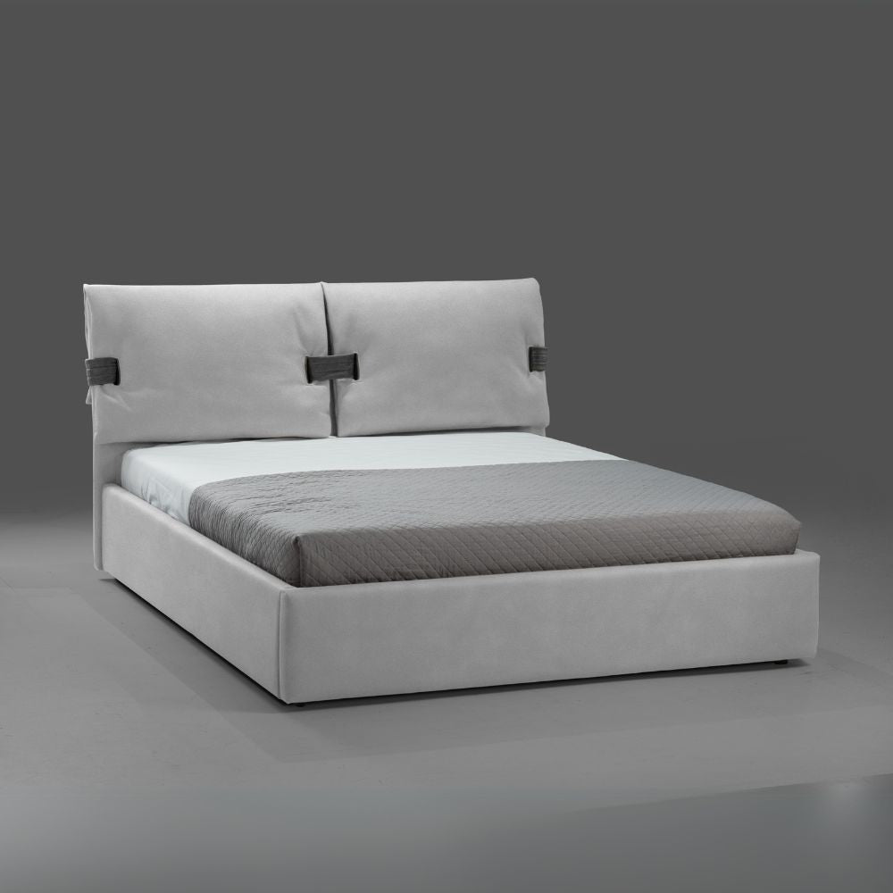 Letto matrimoniale contenitore Grenoble in tessuto Barrel 80 grigio ghiaccio con particolari Barrel 97 antracite