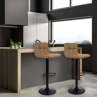 Sgabello regolabile Mosva colore ruggine con gambe nere opache