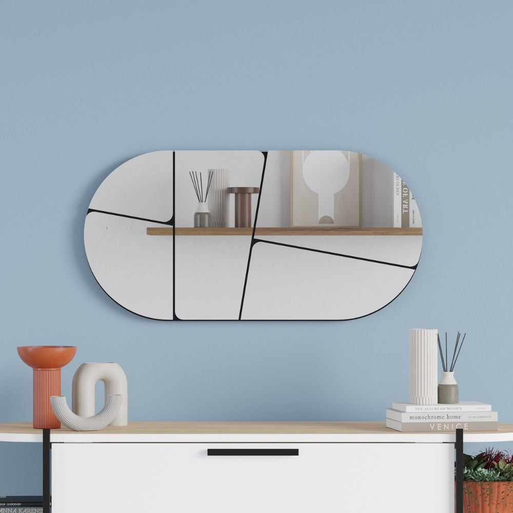 Specchio da parete Otis con design astratto base nera