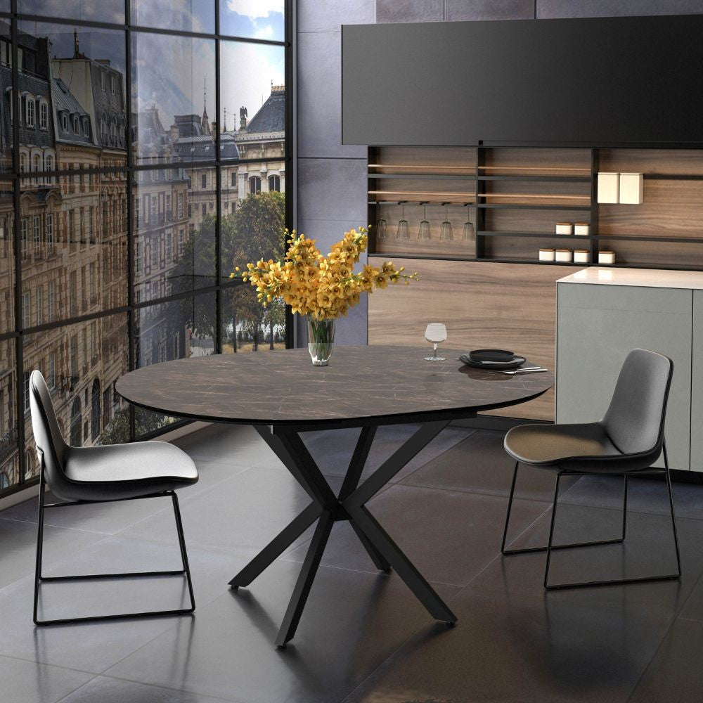 Tavolo allungabile Dobok con allunga 34 cm colore piano effetto marmo brown lucido e gambe in metallo nero