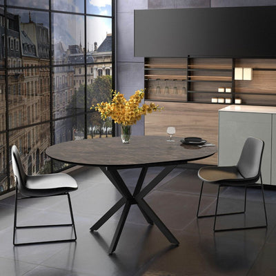 Tavolo allungabile Dobok con allunga 34 cm colore piano effetto marmo brown lucido e gambe in metallo nero