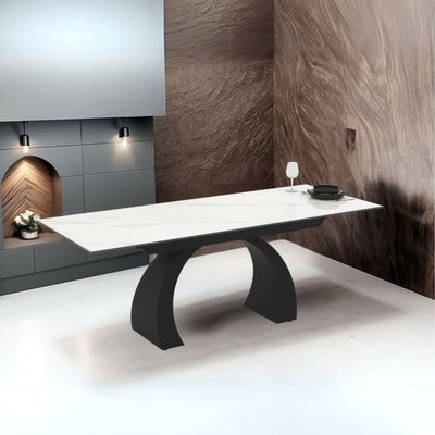 Tavolo allungabile Libra con piano in ceramica effetto marmo bianco e gambe nere