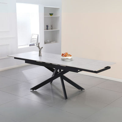 Tavolo allungabile Trivia con piano in ceramica effetto larice e gambe in metallo nero