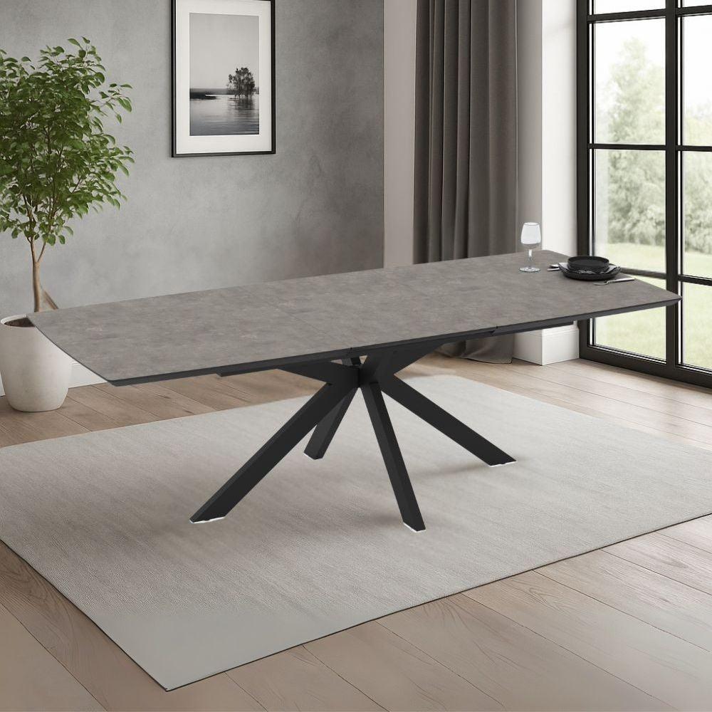 Tavolo allungabile Katrin con piano colore marmo bianco e strutta nera