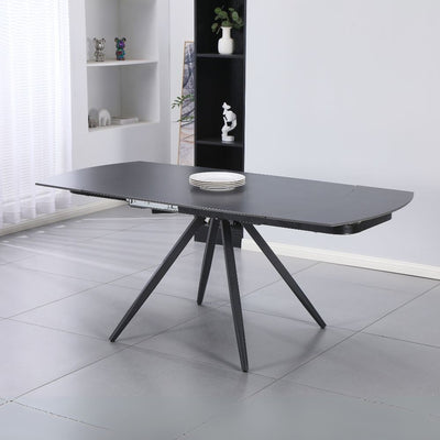 Tavolo girevole allungabile Kitti con piano in ceramica nero opaco e gambe in metallo nero