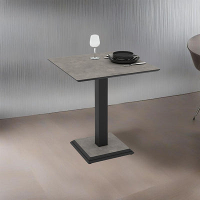 Tavolo quadrato Carvel in colore cemento 68x68x75 H cm.